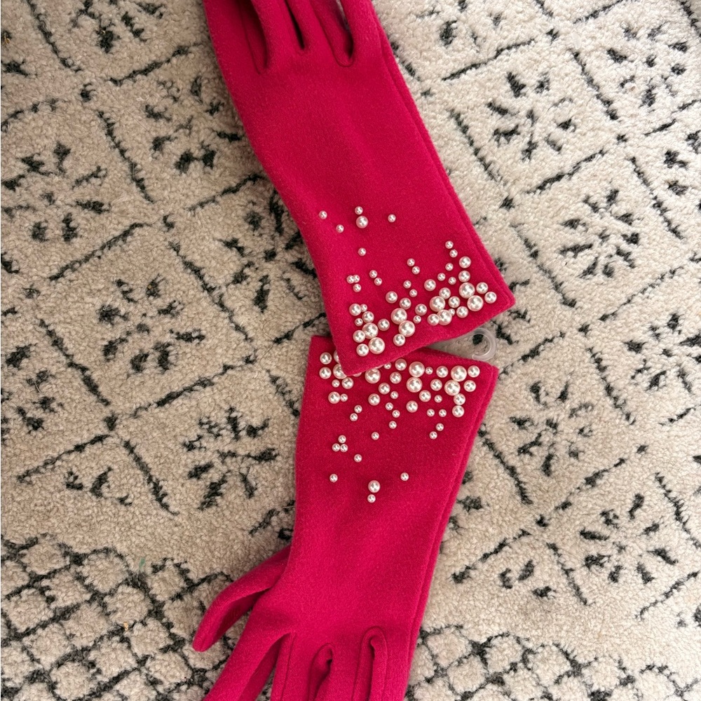 Source Unknown Fuchsia Gloves with Pearl Embellishments